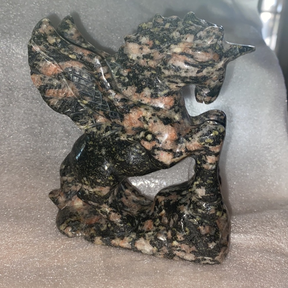 Winged unicorn/Pegasus black sandstone - Picture 3 of 6